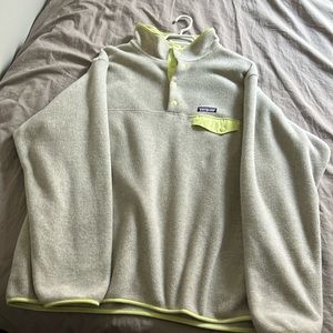 Patagonia lightweight Synchilla Snap-T pullover, oatmeal heather + resin yellow